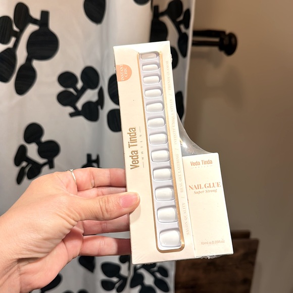 Press on Acrylic Nails White Short Square 24Pcs w/Nail Glue & Tools- Begin Again - Picture 1 of 8